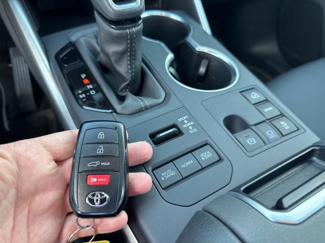 2025 Toyota Highlander XLE